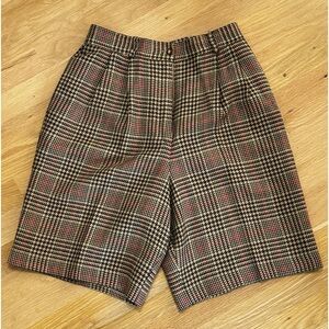 Classic Plaid 100% wool women’s Bermuda shorts. Size 6. Vintage. Excellent cond.